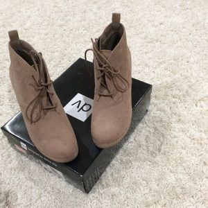 Ladies Ankle Wedge Boot 👢